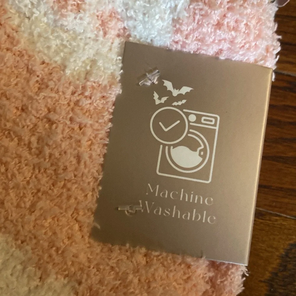 The cozy cottage tic tok ghost oversized throw
